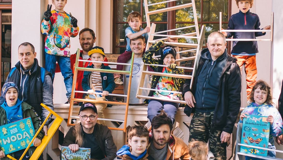 Fotografia z warsztatów książkowo-literackich w bibliotece w Obornikach Śląskich