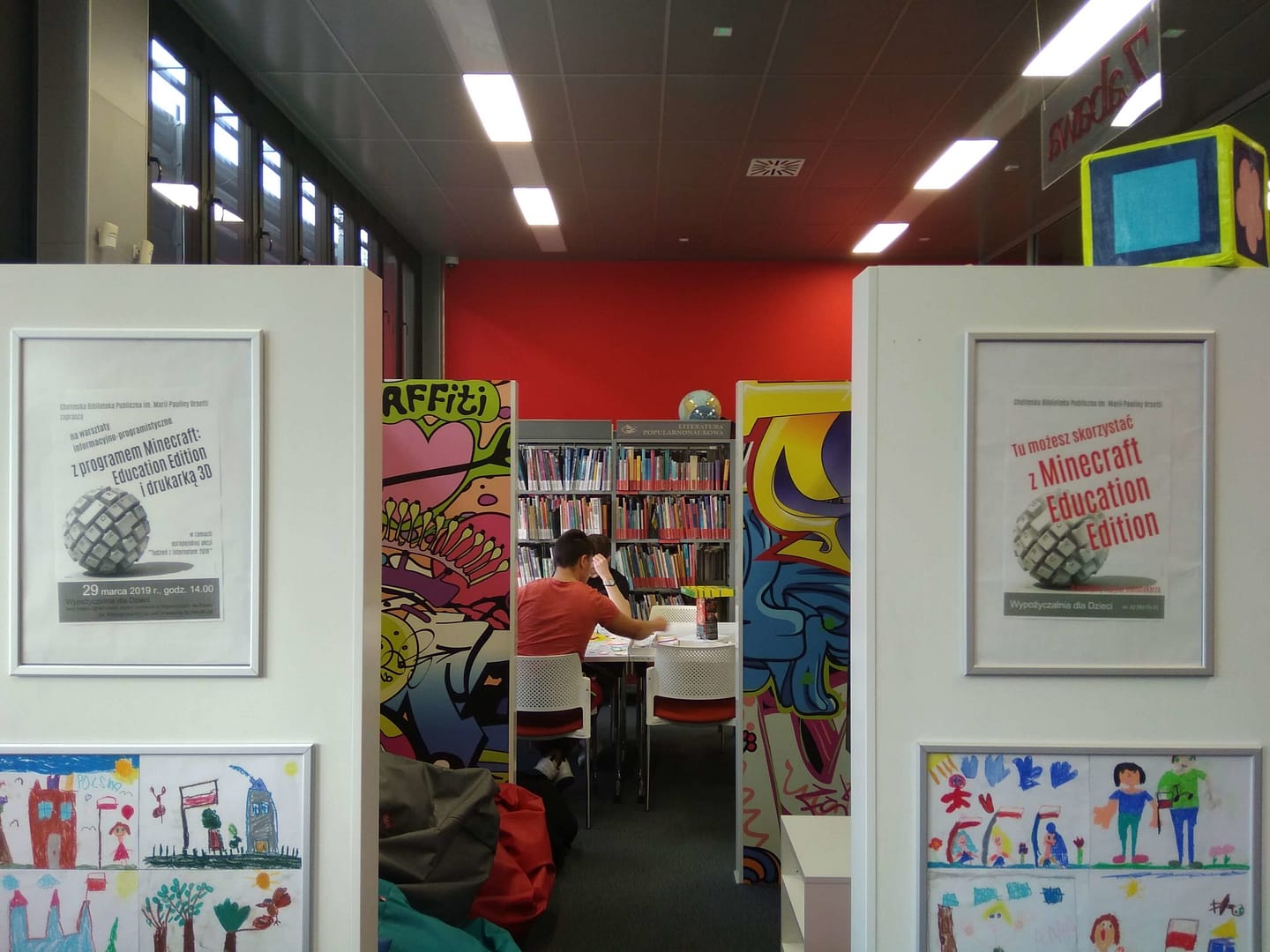 design biblioteki w Chełmie (32) Plakaty w czytelni biblioteki w Chełmie