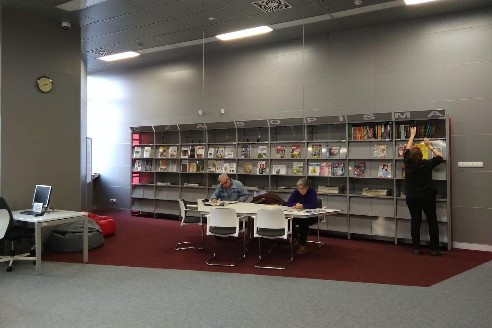 design biblioteki w Chełmie (25) Wypożyczalnia czasopism biblioteki w Chełmie