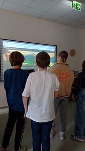Edukacja literacka: młodzież ogląda świat fantasy na ekranie rzutnika