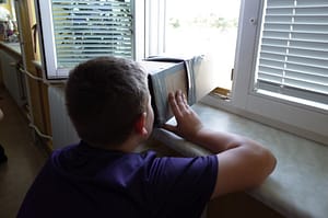 Warsztaty fotografii otworkowej w bibliorece.