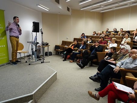 konferencja w Książnicy Karkonoskiej