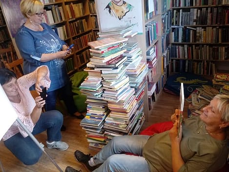 bibliotekarze wyruszają po młodych