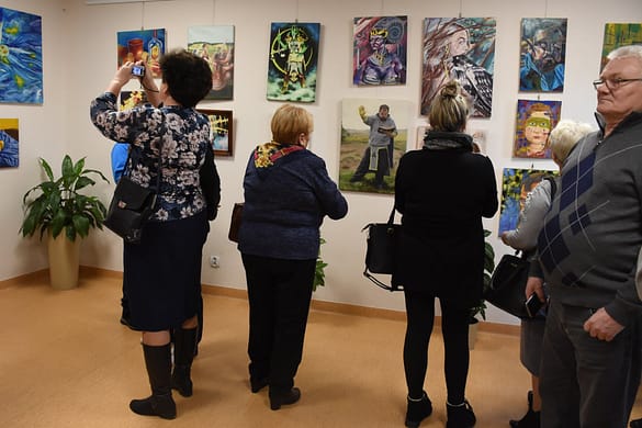 Wystawa obrazów w bibliotece