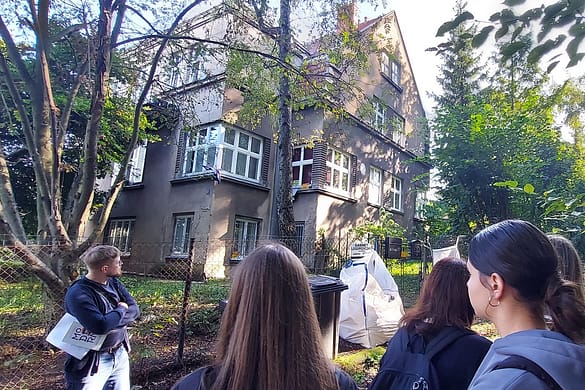 Spacer Cieszyn Sabina Konior Mobilny spacer w Cieszynie w projekcie Modernizm Talking