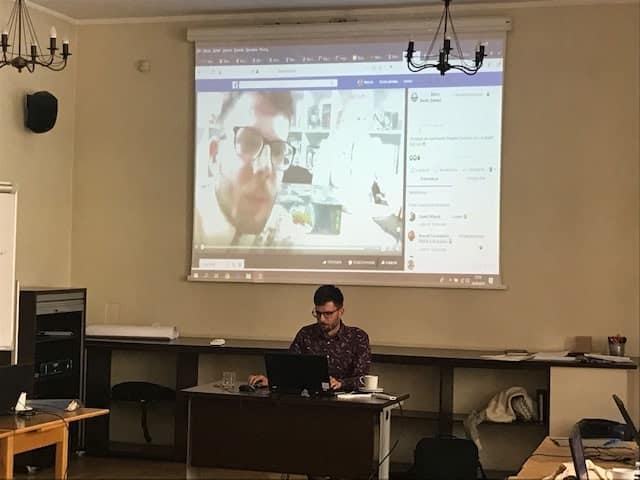 Prezentacja Prowadzenie relacji na żywo na Facebooku